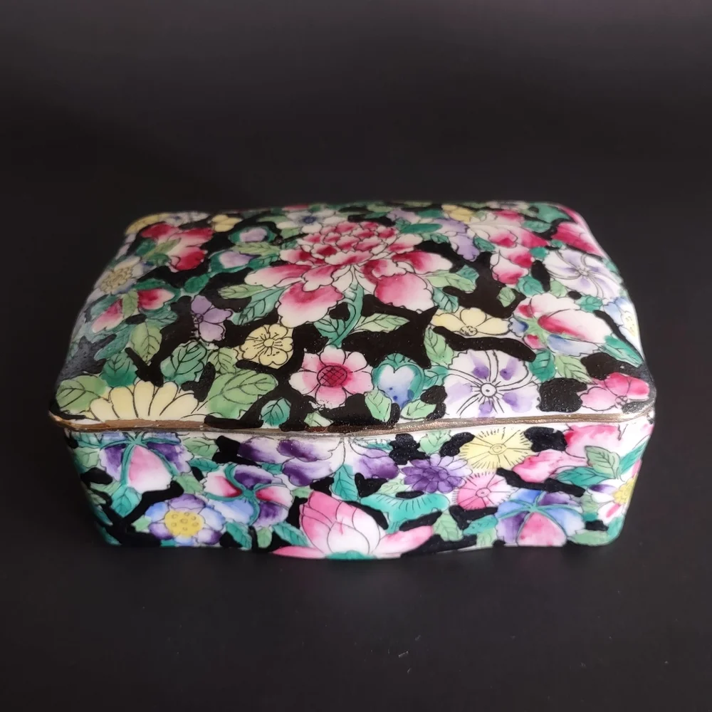 ‼️SOLD‼️ Handpainted 'Thousand flowers' Chinese Porcelain Ceramic Trinket Box - Picture 5 of 11